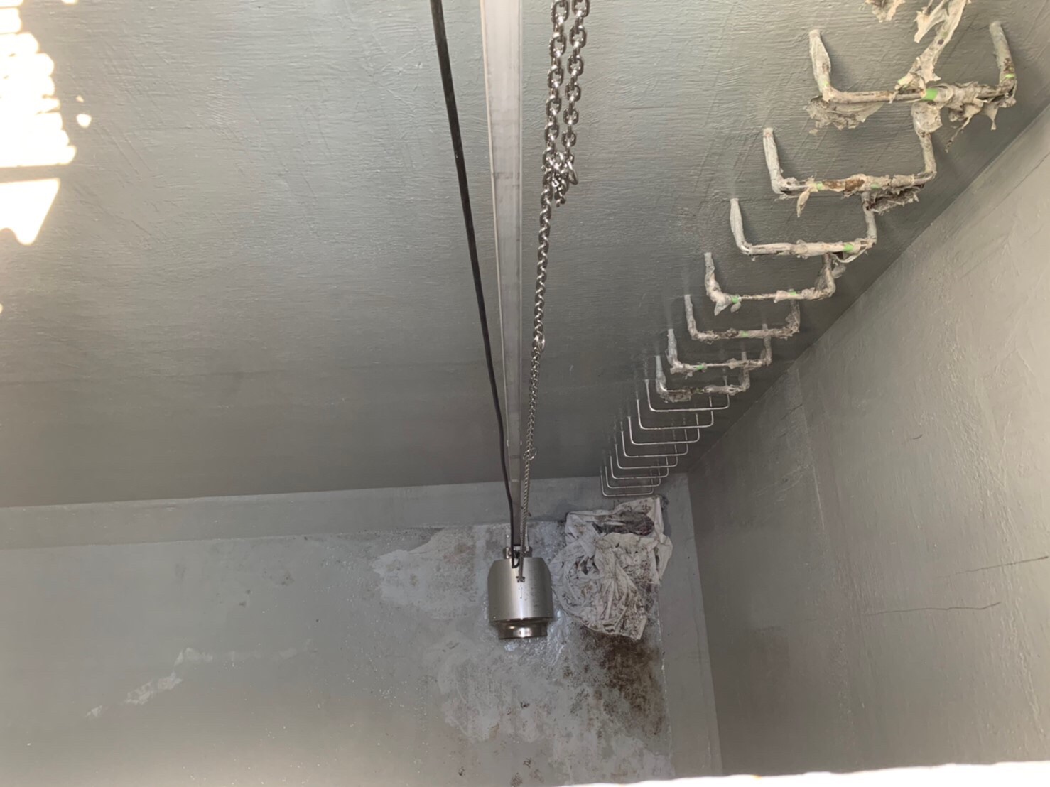 大分市某所にて廃水処理設備各機器据付、配管工事がスタート